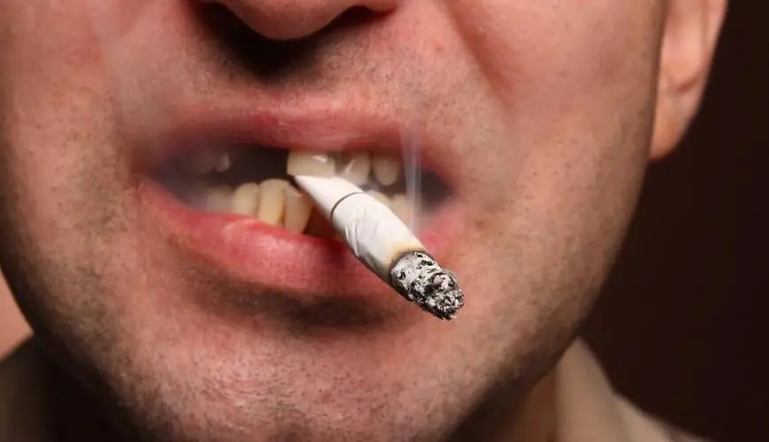 吸烟对口腔的八大危害！
